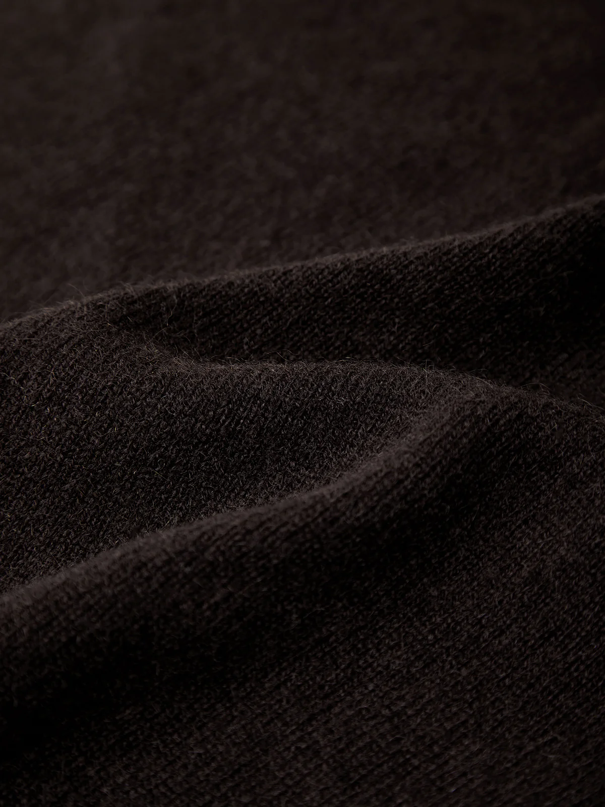 Elle: 100% Cashmere Triangle Scarf - Image 4