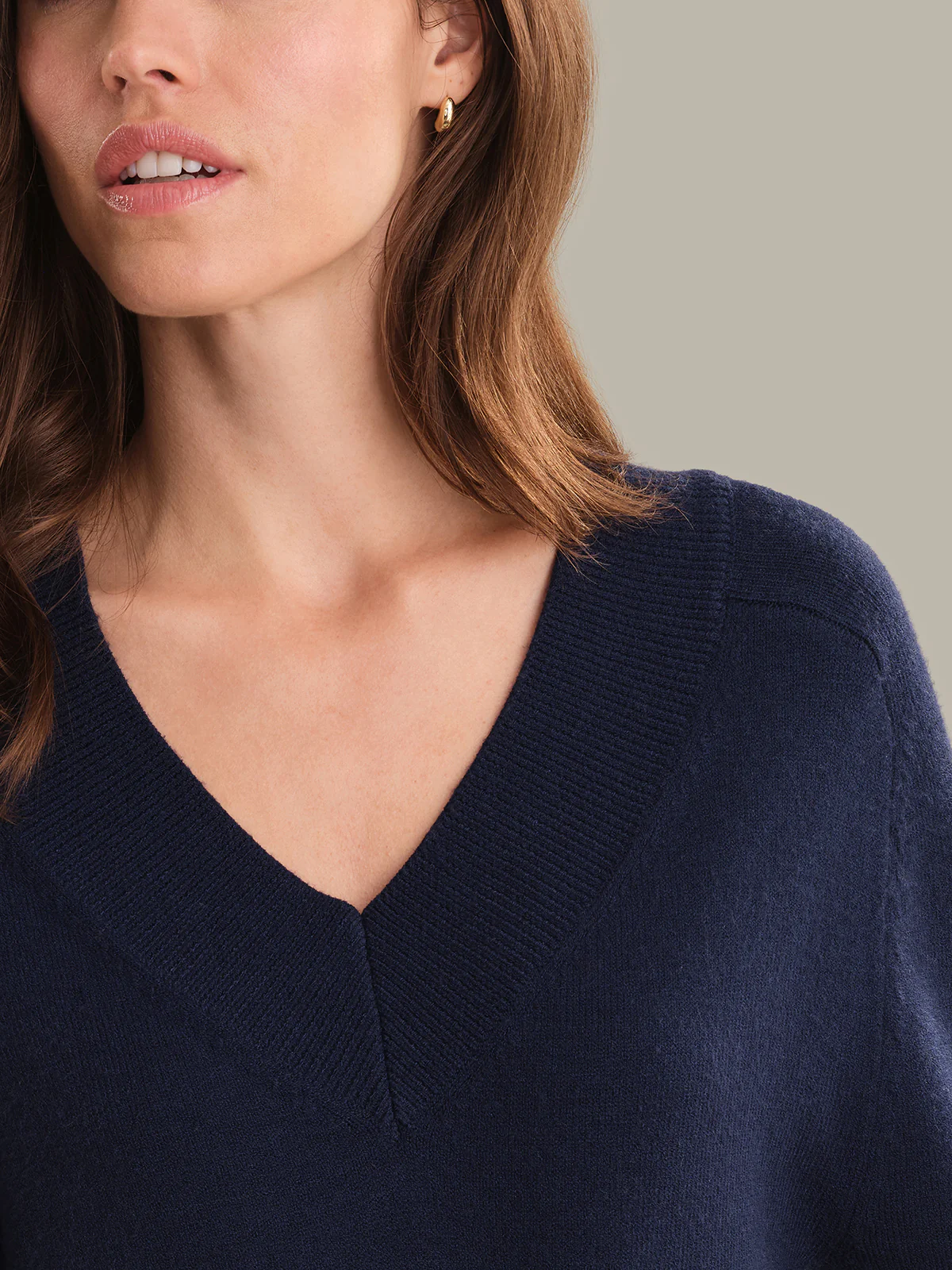 Alina: Cashmere Blend V-Neck Sweater - Image 4