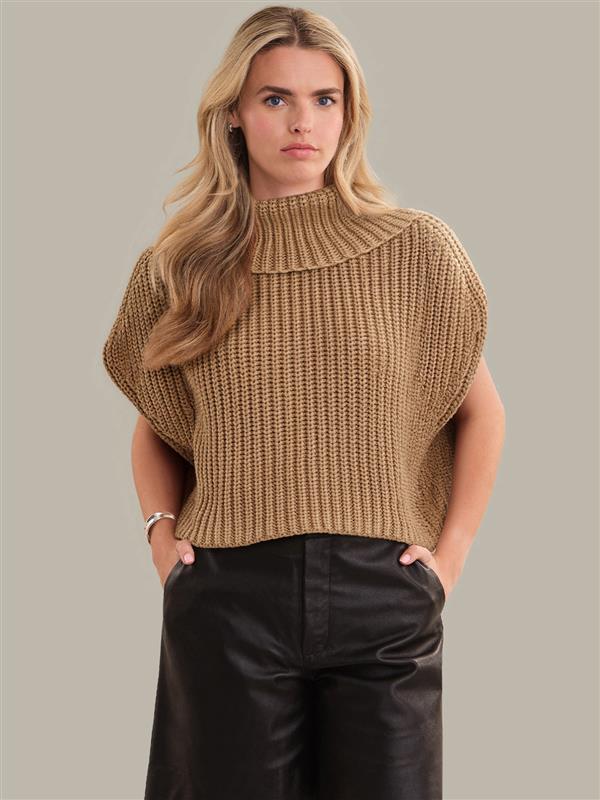 Cate: Sleeveless Turtleneck Sweater